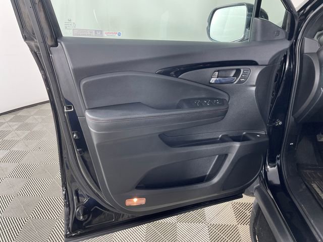 Certified 2022 Honda Ridgeline Black Edition image 18