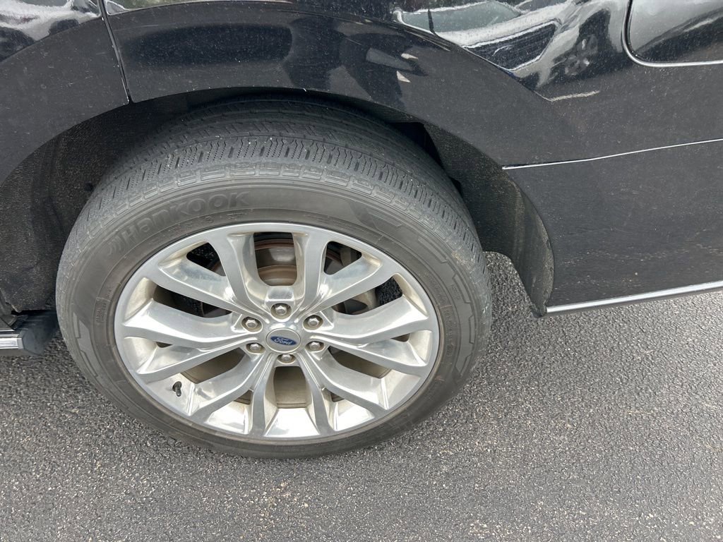 Used 2018 Ford Expedition Limited w/ Equipment Group 302A AWD/4WD image 11