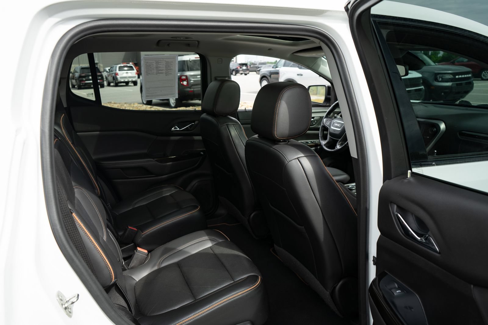 Used 2022 GMC Acadia AT4 w/ Preferred Package AWD/4WD image 22