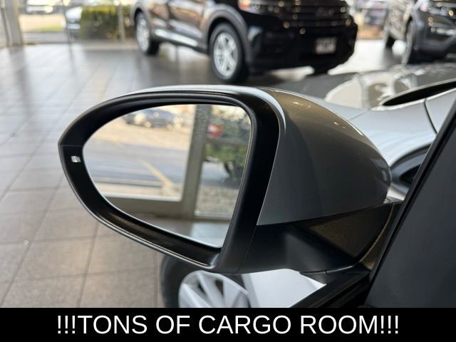 Used 2016 Volkswagen Golf S image 23