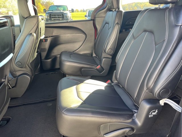 New 2026 Chrysler Pacifica Select image 9