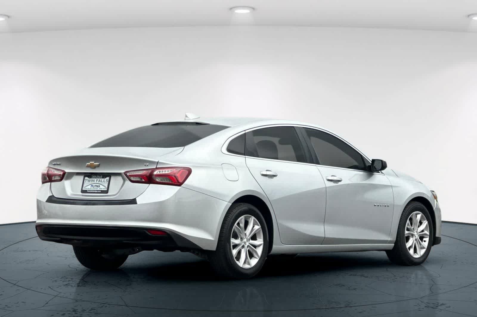 Used 2020 Chevrolet Malibu LT FWD image 2