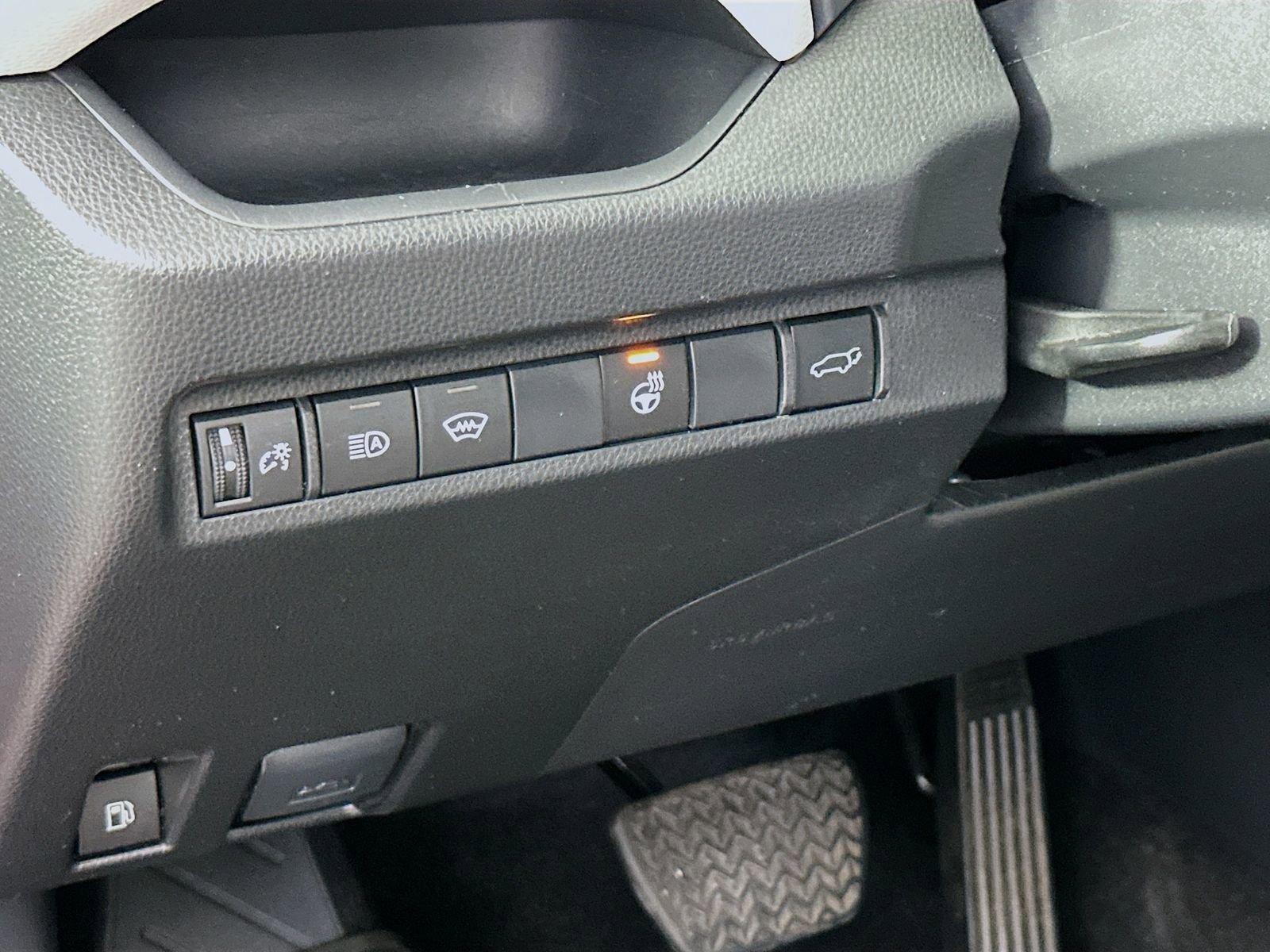 Used 2024 Toyota RAV4 XLE w/ Convenience Package image 11