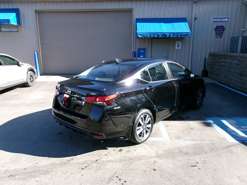 Used 2021 Nissan Versa SV FWD image 4