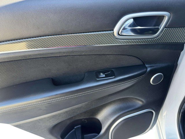 Used 2015 Jeep Grand Cherokee SRT image 36