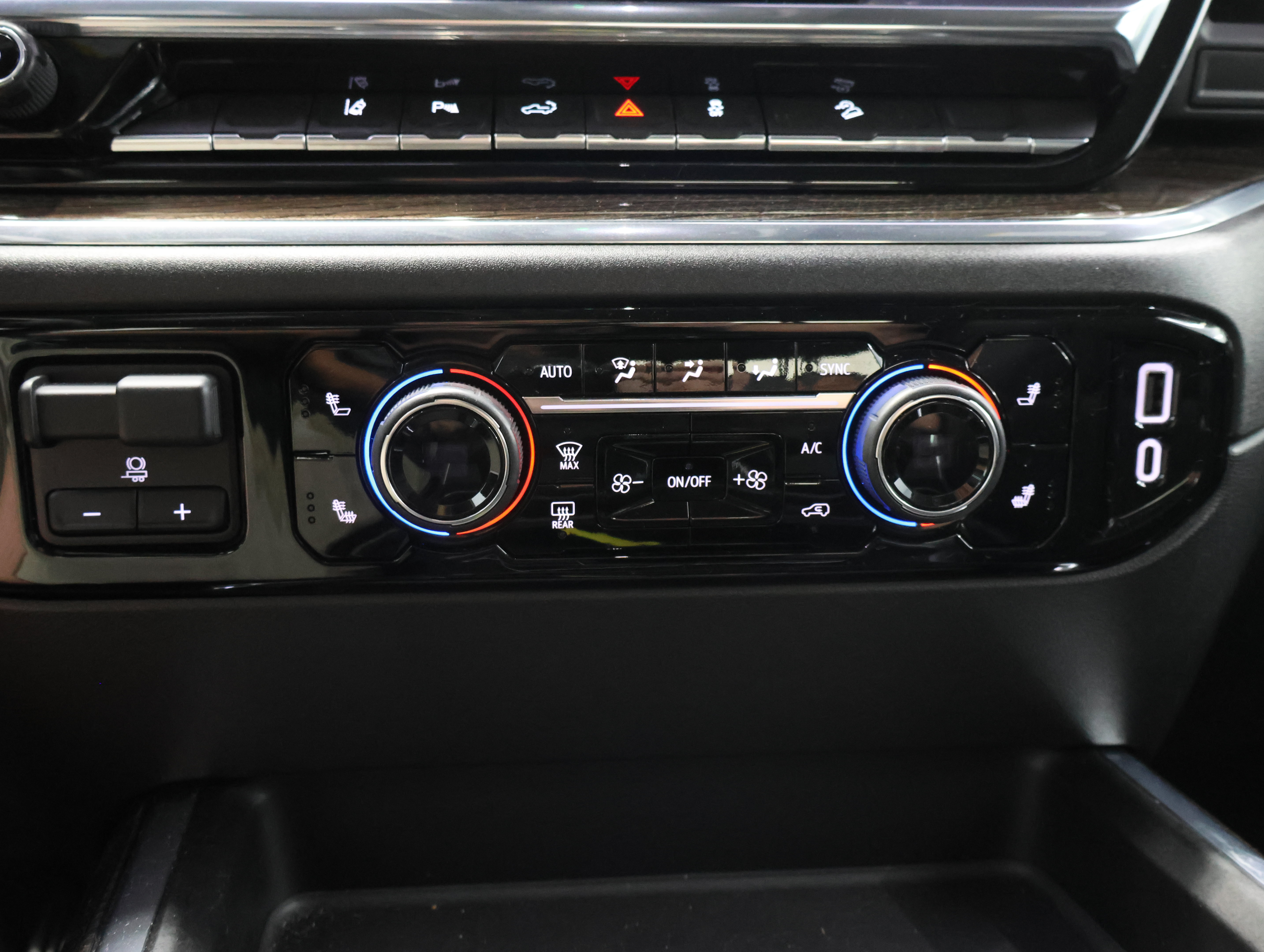 Used 2024 Chevrolet Silverado 2500 LT AWD/4WD image 51