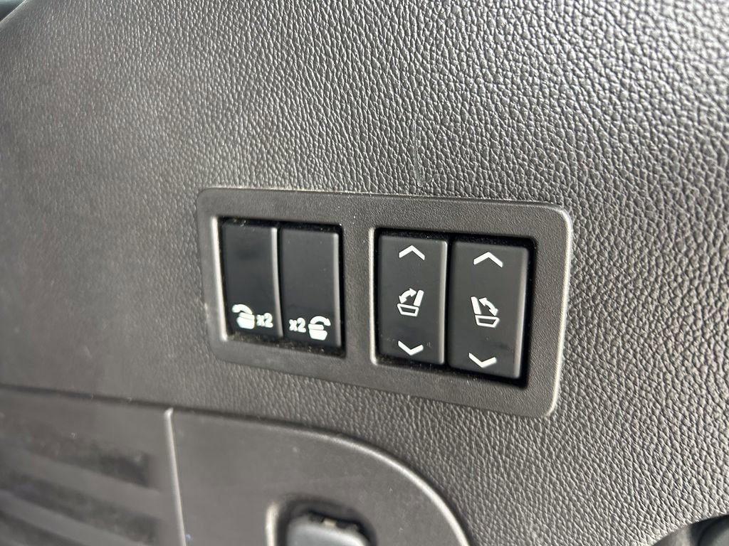 Used 2015 Cadillac Escalade Premium image 16