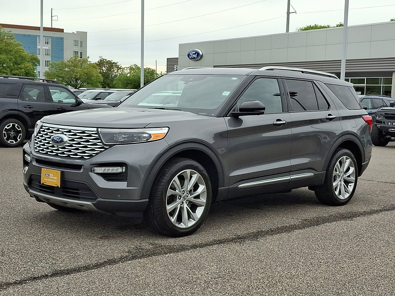 Certified 2023 Ford Explorer Platinum w/ Technology Package AWD/4WD image 5