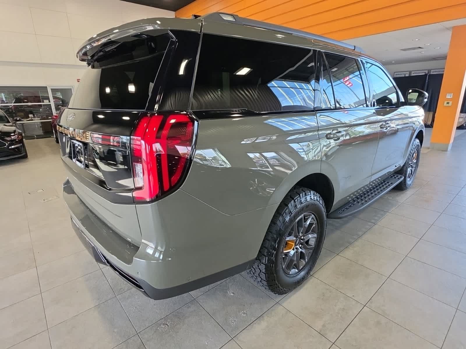 Used 2025 Ford Expedition Tremor AWD/4WD image 7