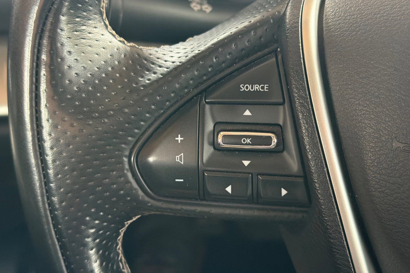 Used 2022 Nissan Maxima SV w/ Floor Mat Group FWD image 32