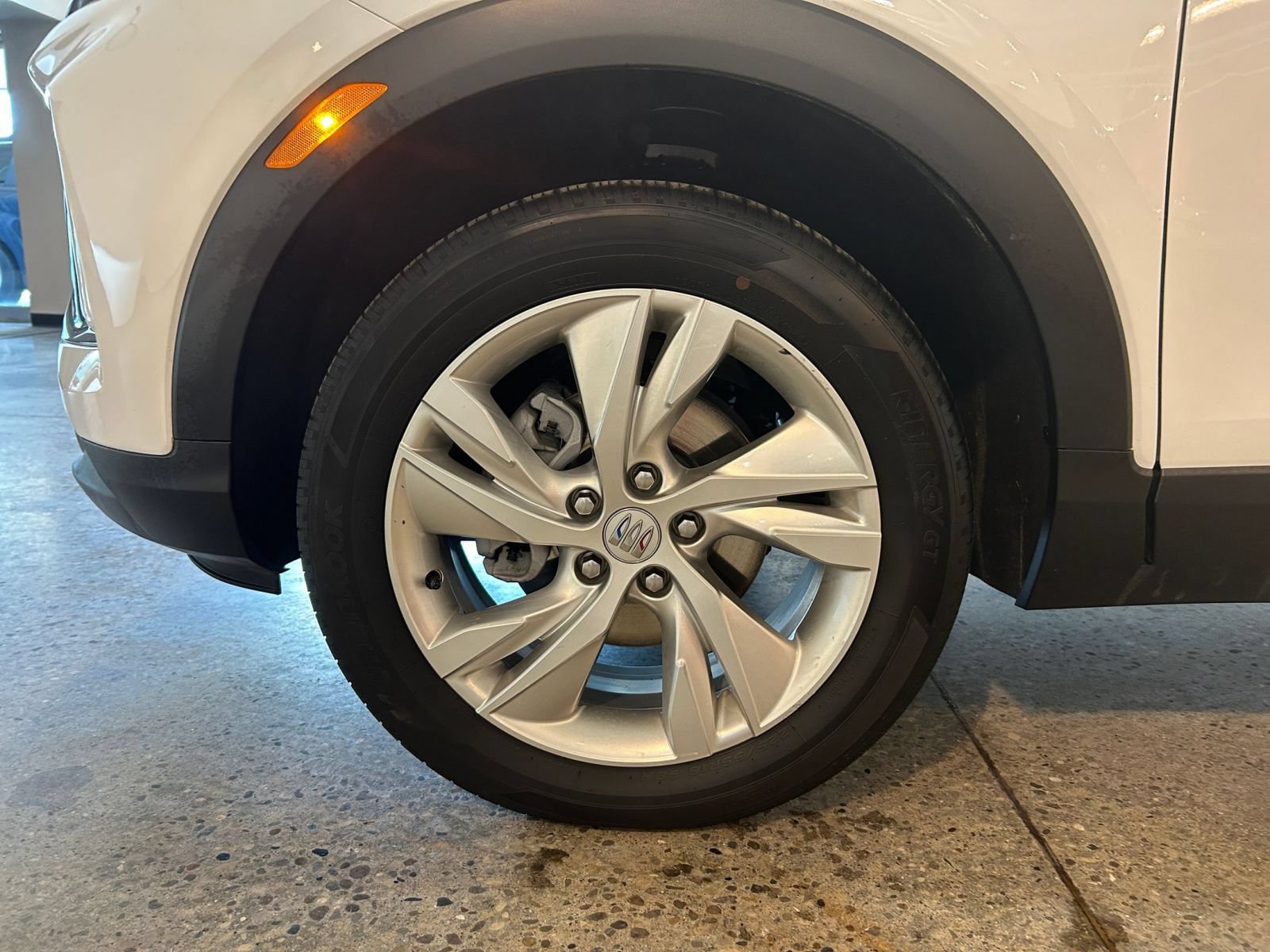 Used 2025 Buick Encore GX Preferred AWD/4WD image 28
