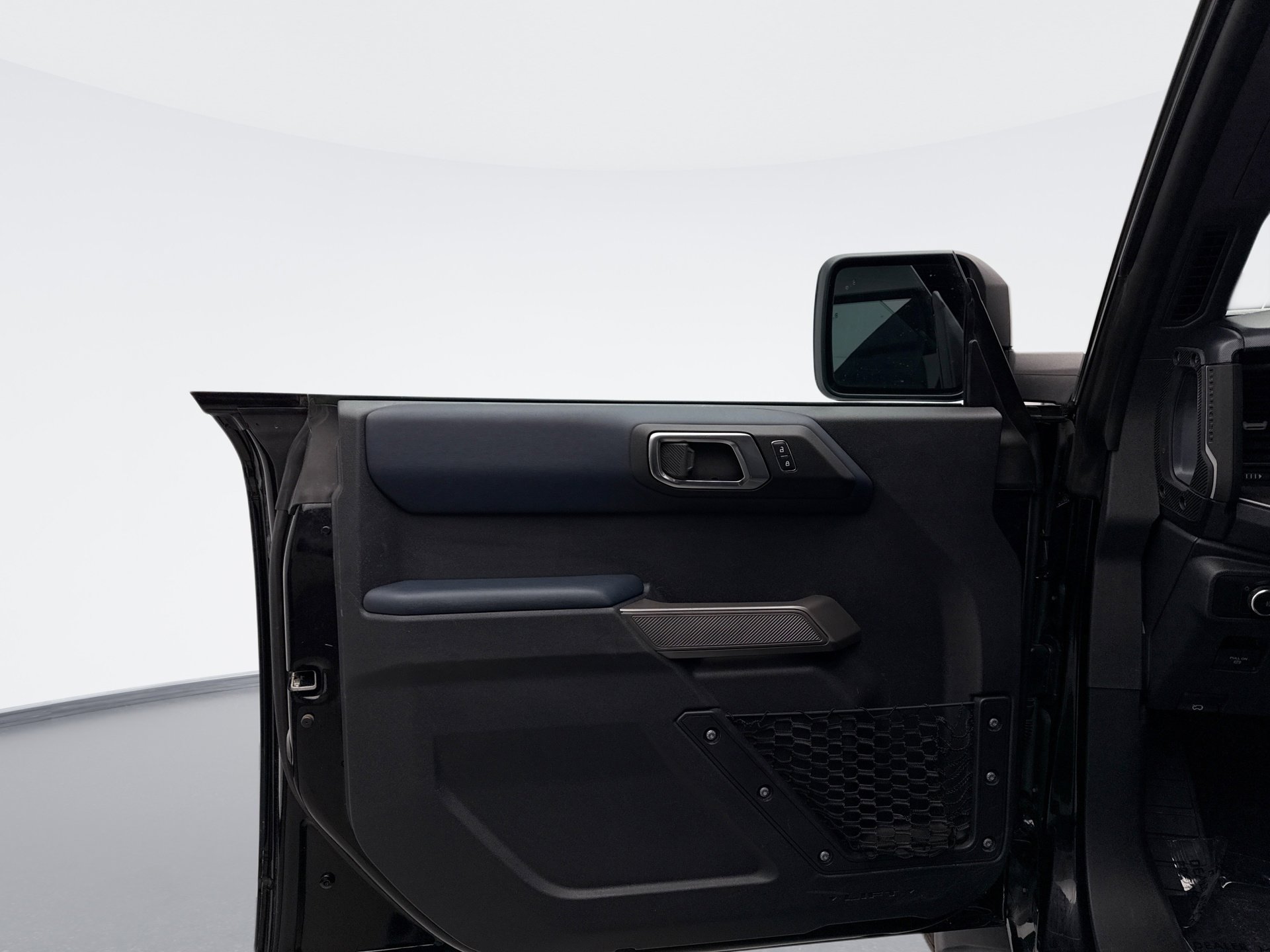 Used 2023 Ford Bronco Outer Banks image 9