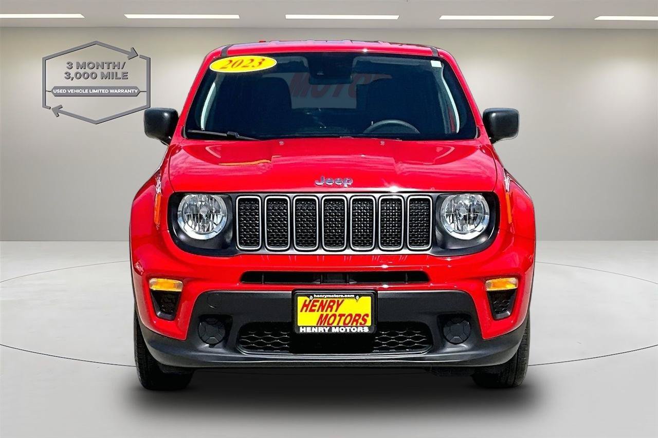 Used 2023 Jeep Renegade Latitude AWD/4WD image 2