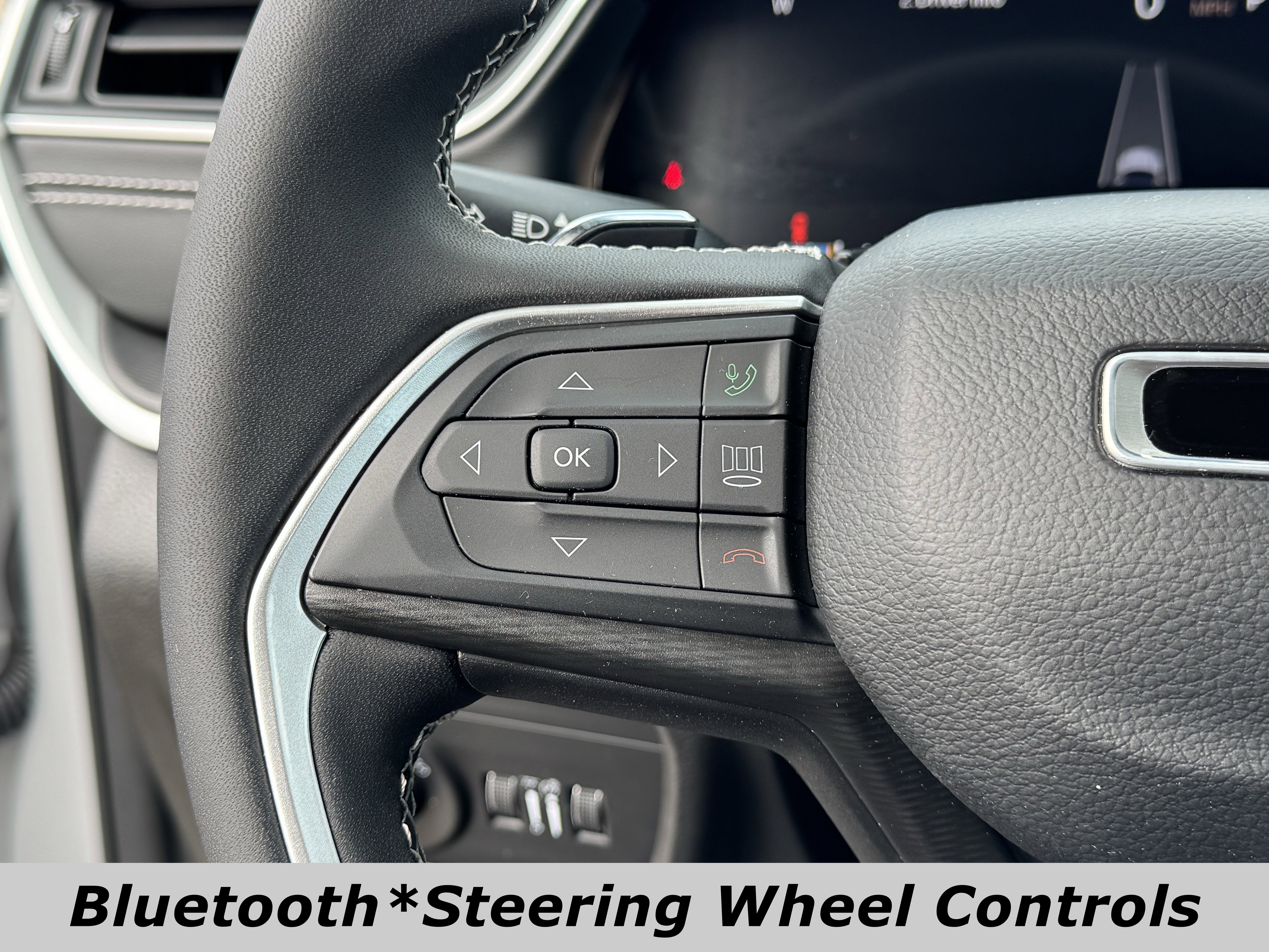 Used 2024 Jeep Grand Cherokee Laredo w/ MOPAR Finishing Package image 5