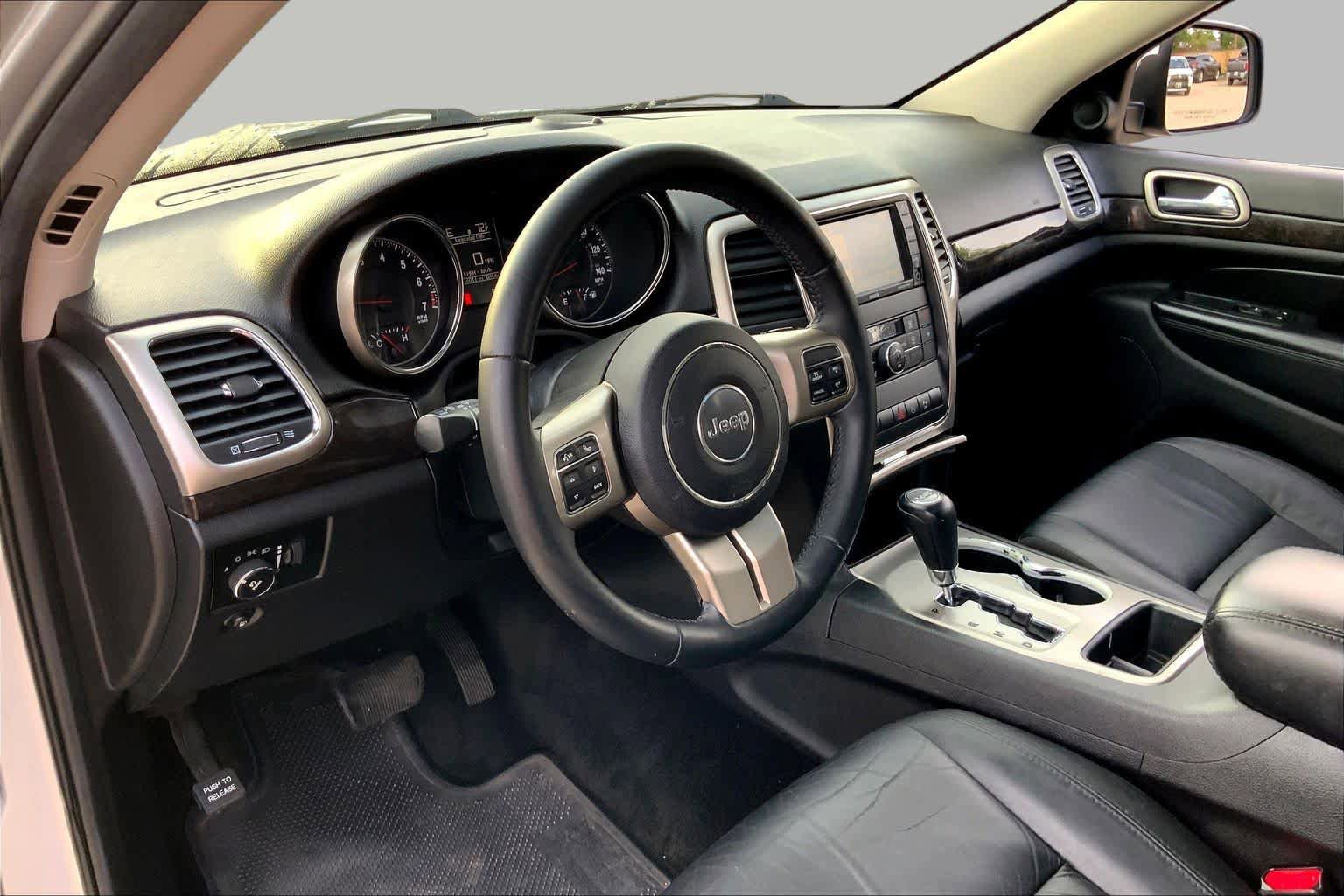 Used 2012 Jeep Grand Cherokee Laredo AWD/4WD image 14