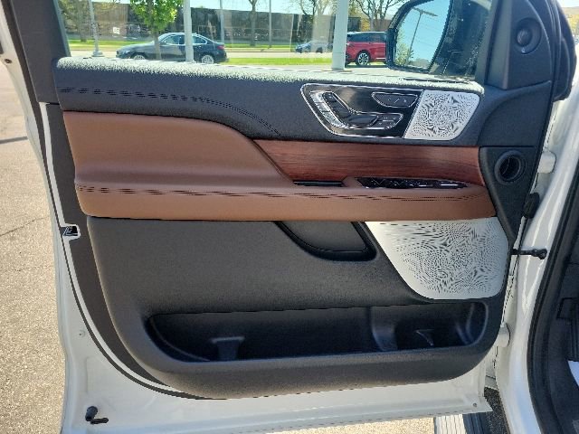 Certified 2023 Lincoln Navigator L Reserve AWD/4WD image 18