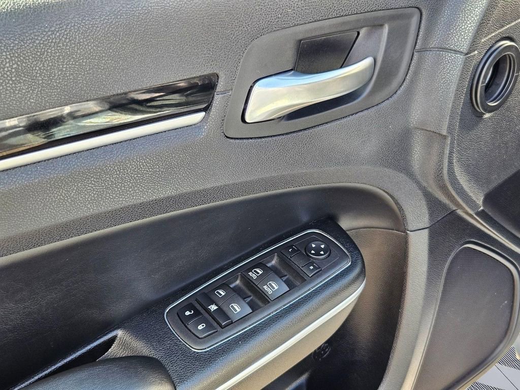 Used 2023 Chrysler 300 S image 11