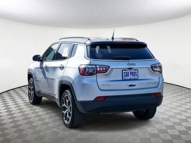 Used 2025 Jeep Compass Limited image 7