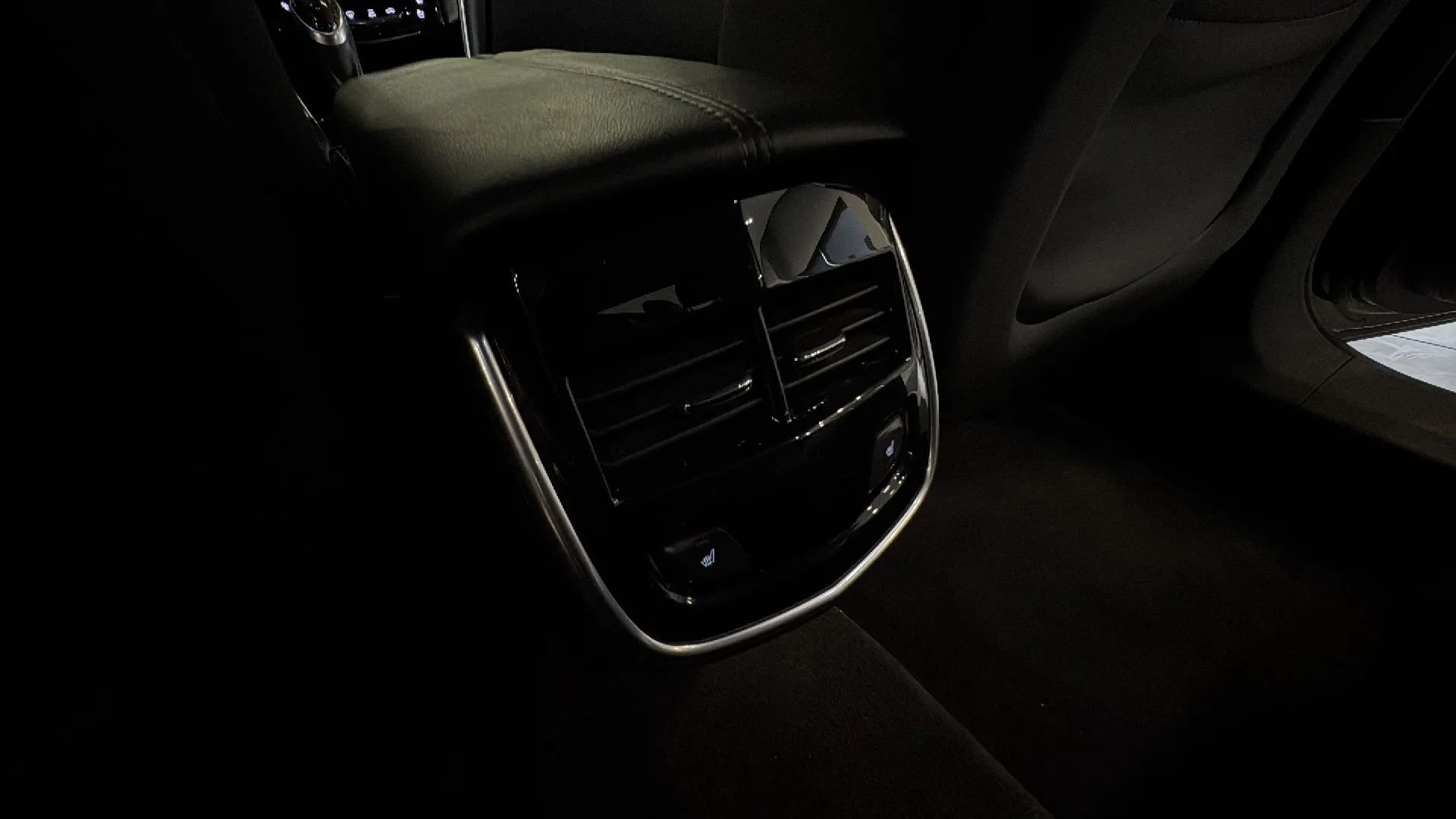 Used 2014 Cadillac XTS Luxury w/ Driver Awareness Package FWD image 31