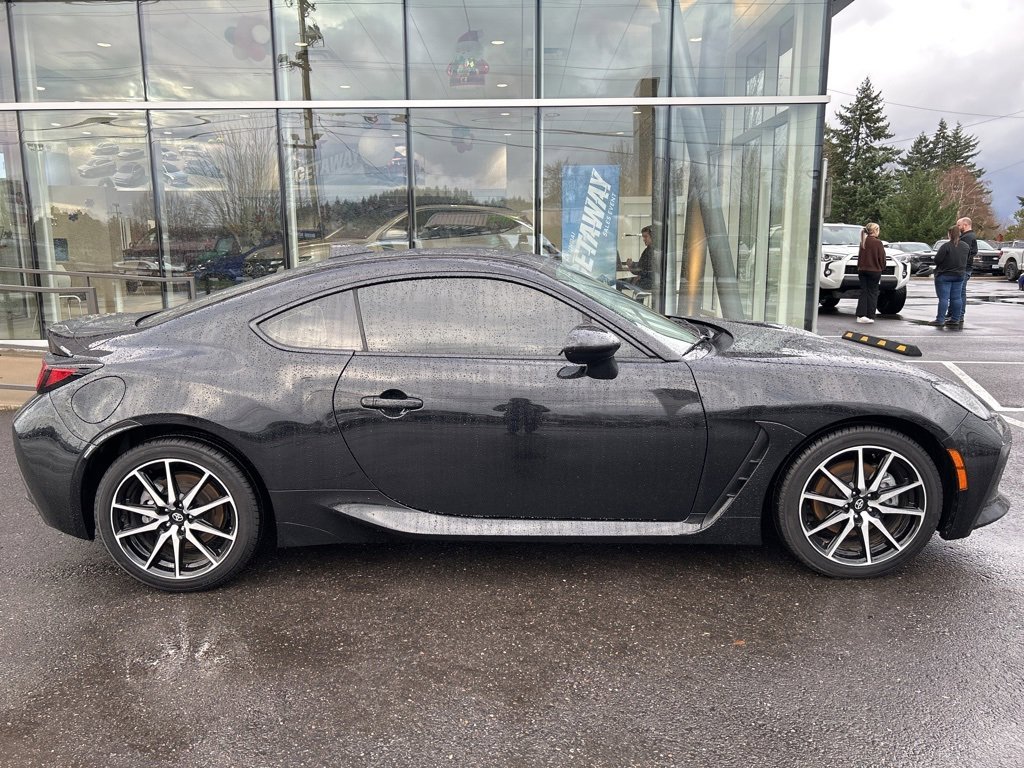 Used 2022 Toyota GR86 Base image 4