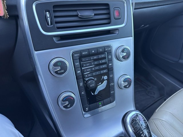 Used 2017 Volvo S60 T5 Dynamic image 7