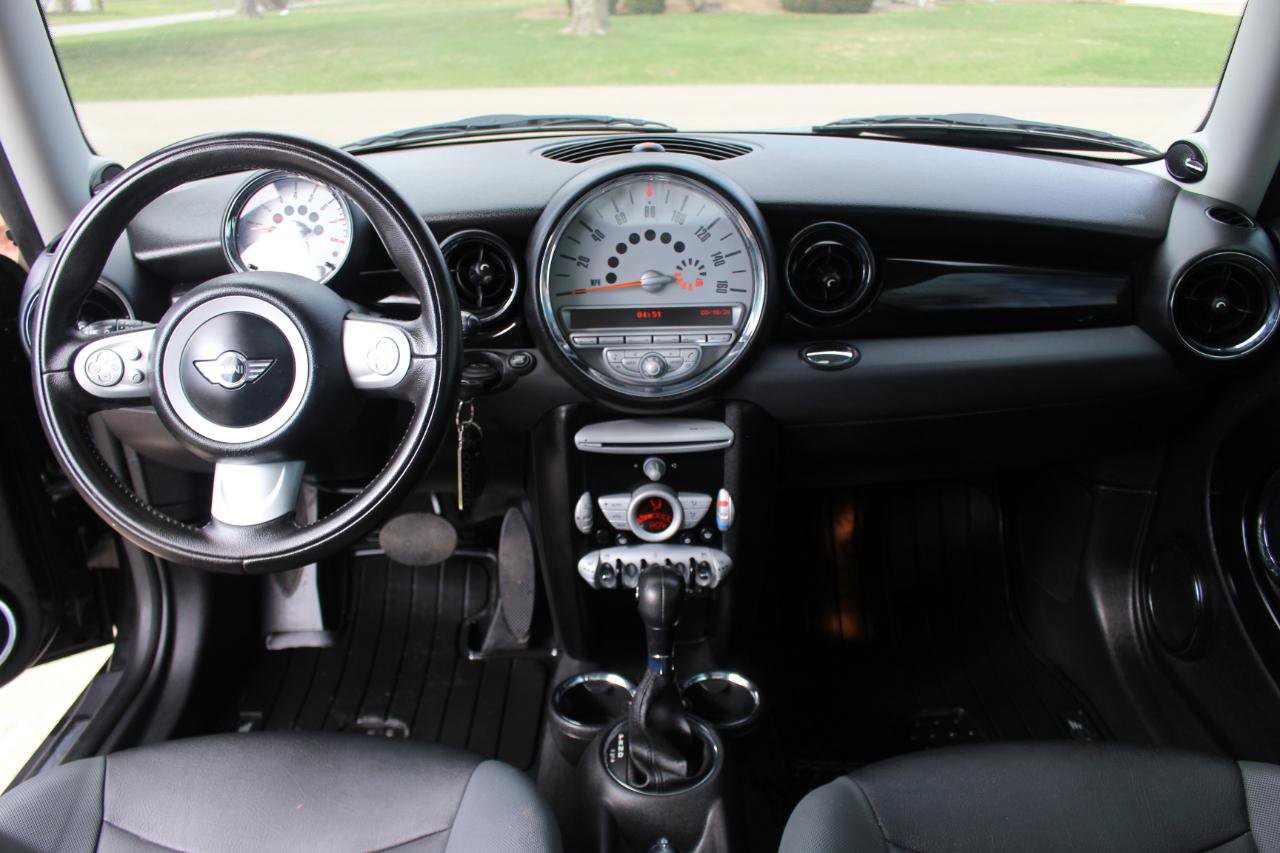 Used 2010 MINI Cooper Hardtop image 25