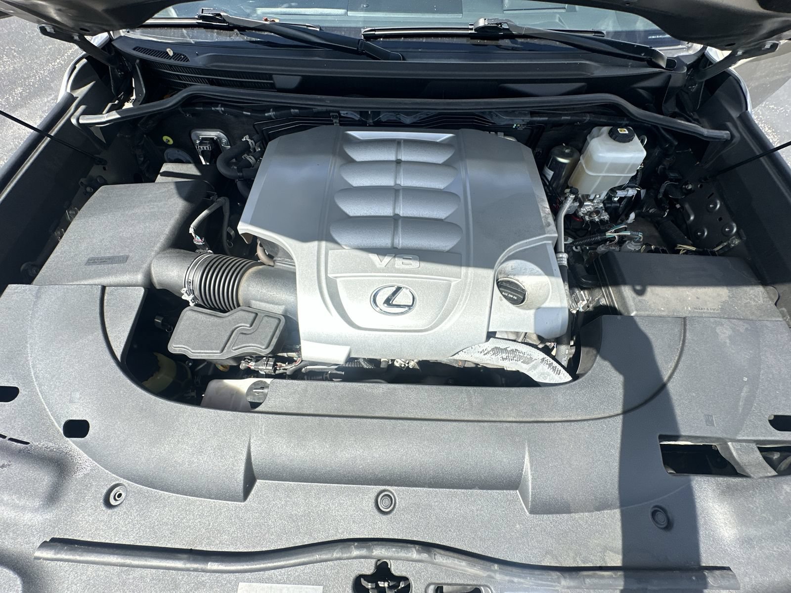 Used 2021 Lexus LX 570 4WD w/ Luxury Package image 35