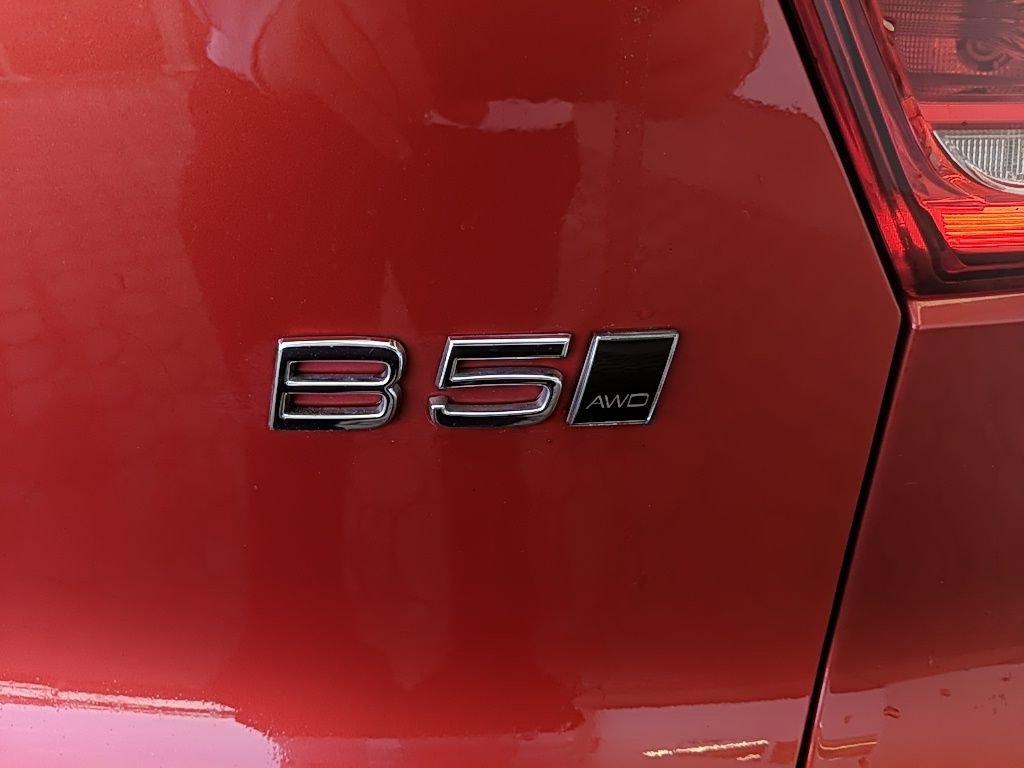 Used 2023 Volvo XC40 B5 Plus w/ Driver Assist Package image 8