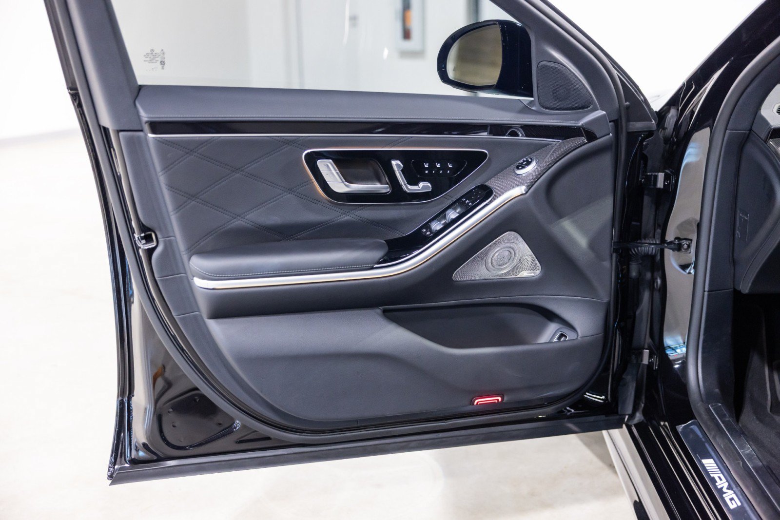 Used 2024 Mercedes-Benz S 63 AMG S w/ AMG Night Package image 28