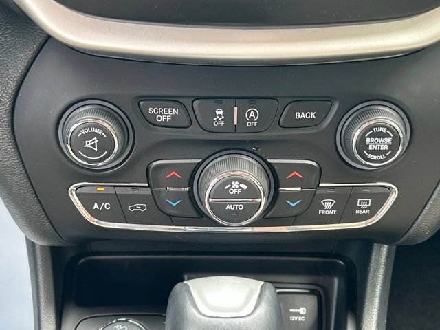 Used 2016 Jeep Cherokee Limited w/ Luxury Group AWD/4WD image 59