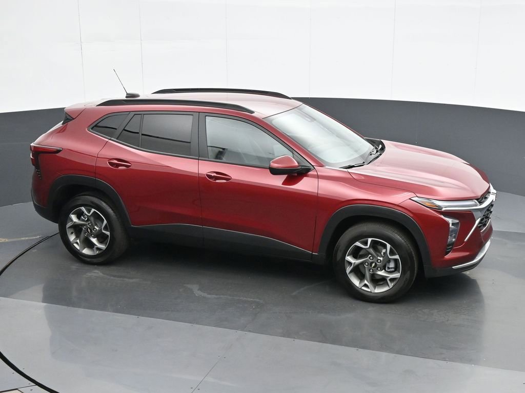 Used 2025 Chevrolet Trax LT w/ LT Convenience Package FWD image 24