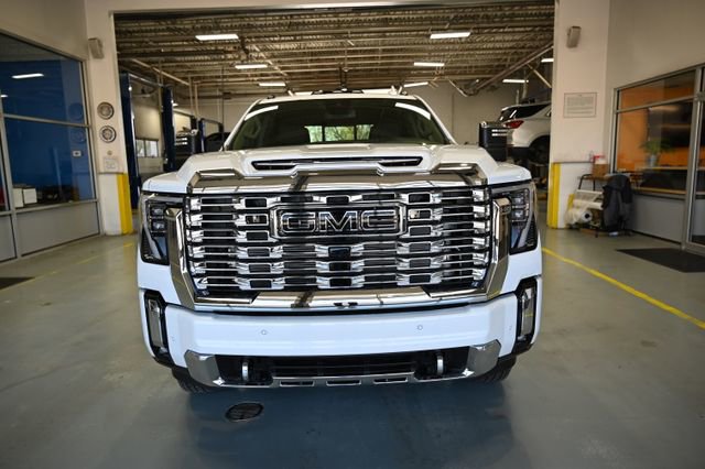 New 2026 GMC Sierra 3500 Denali w/ LPO, Black Badging Package image 2
