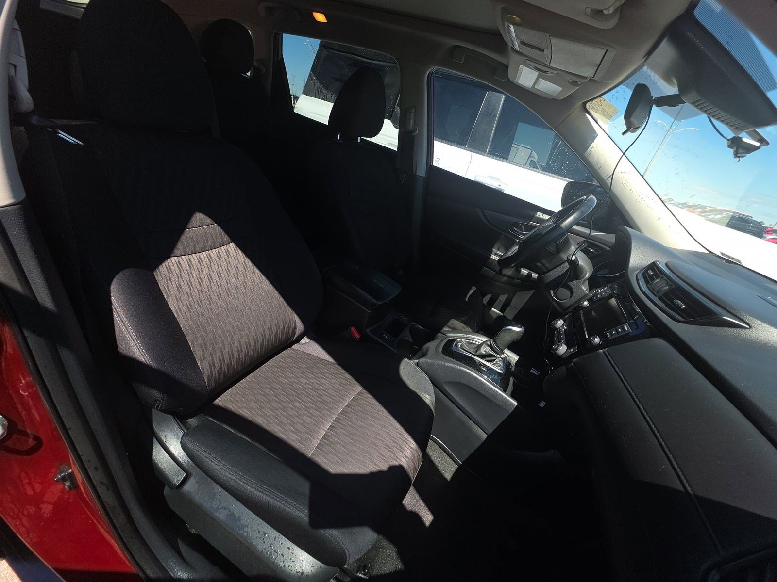 Used 2019 Nissan Rogue SV w/ Sun & Sound Touring Package image 14