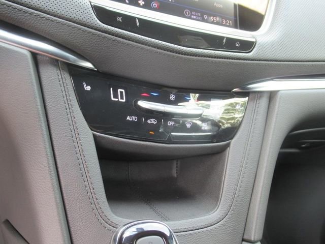 New 2025 Cadillac XT6 Luxury image 23