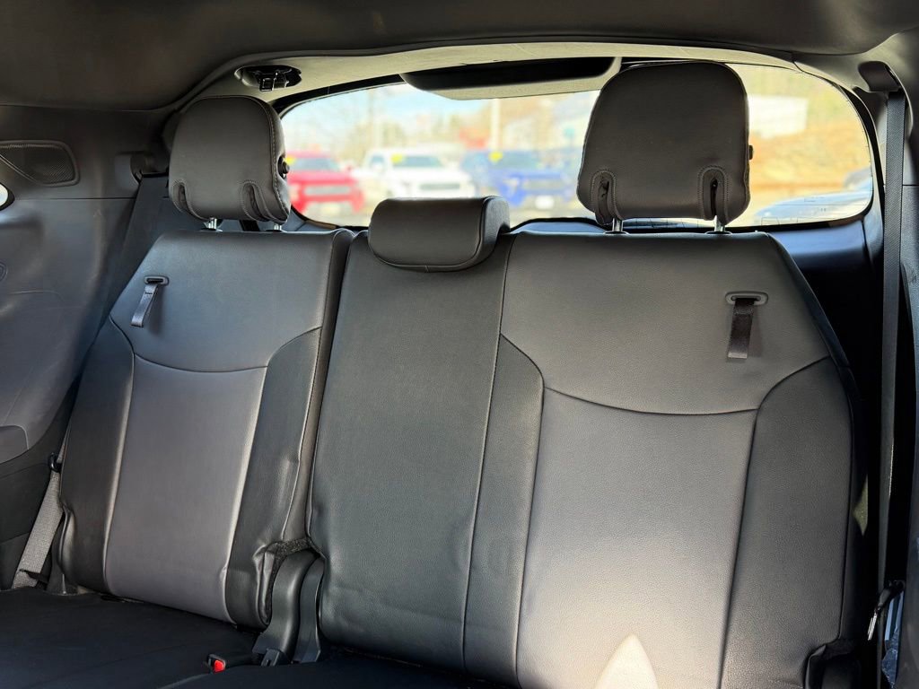 Used 2023 Toyota Sienna XLE Woodland Edition image 5