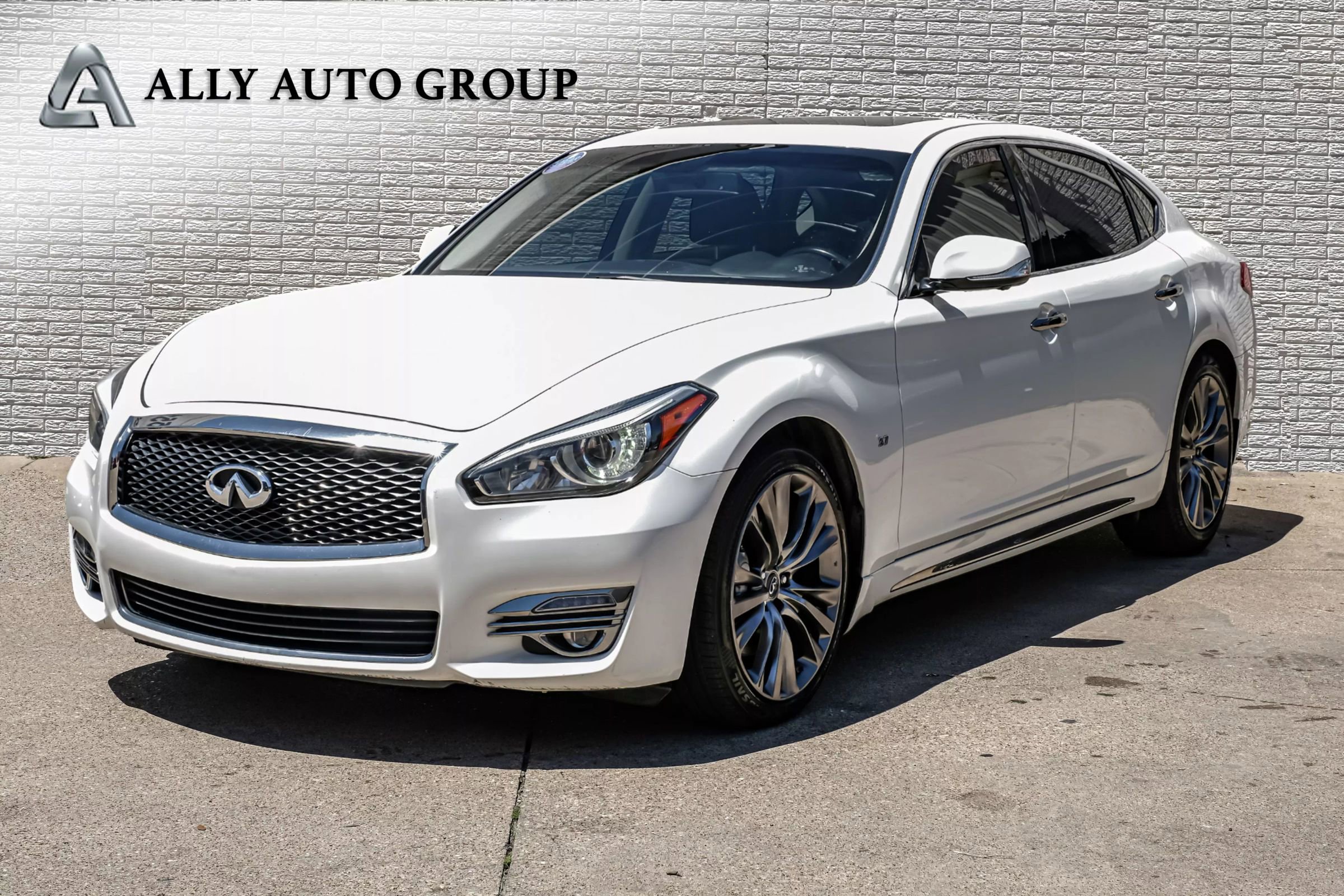 Used 2017 INFINITI Q70 L 3.7