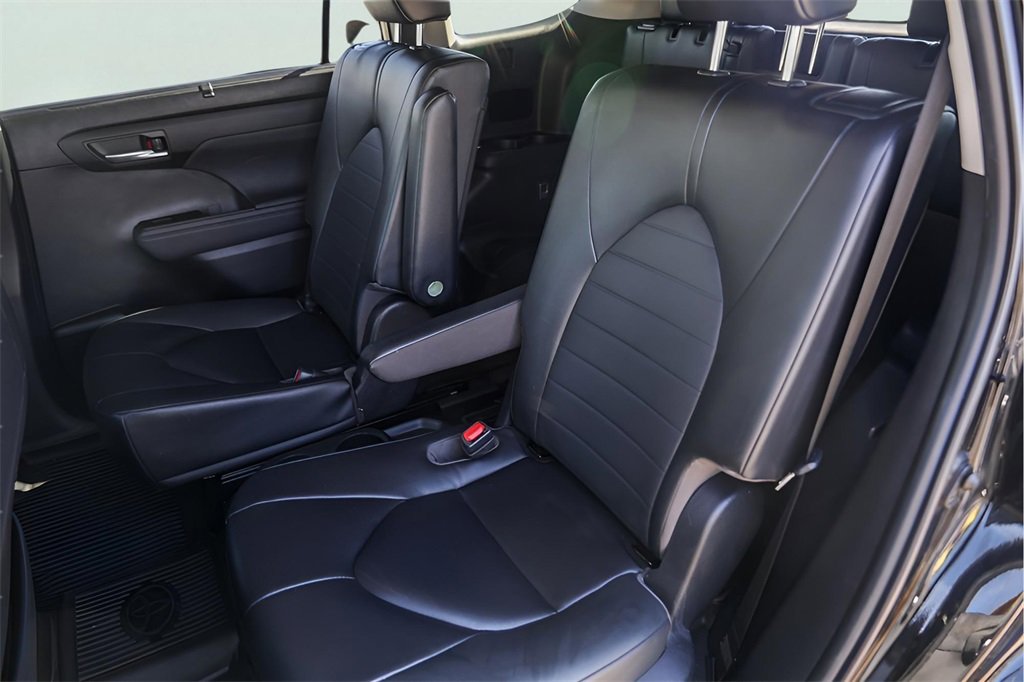 Used 2023 Toyota Highlander XLE image 27
