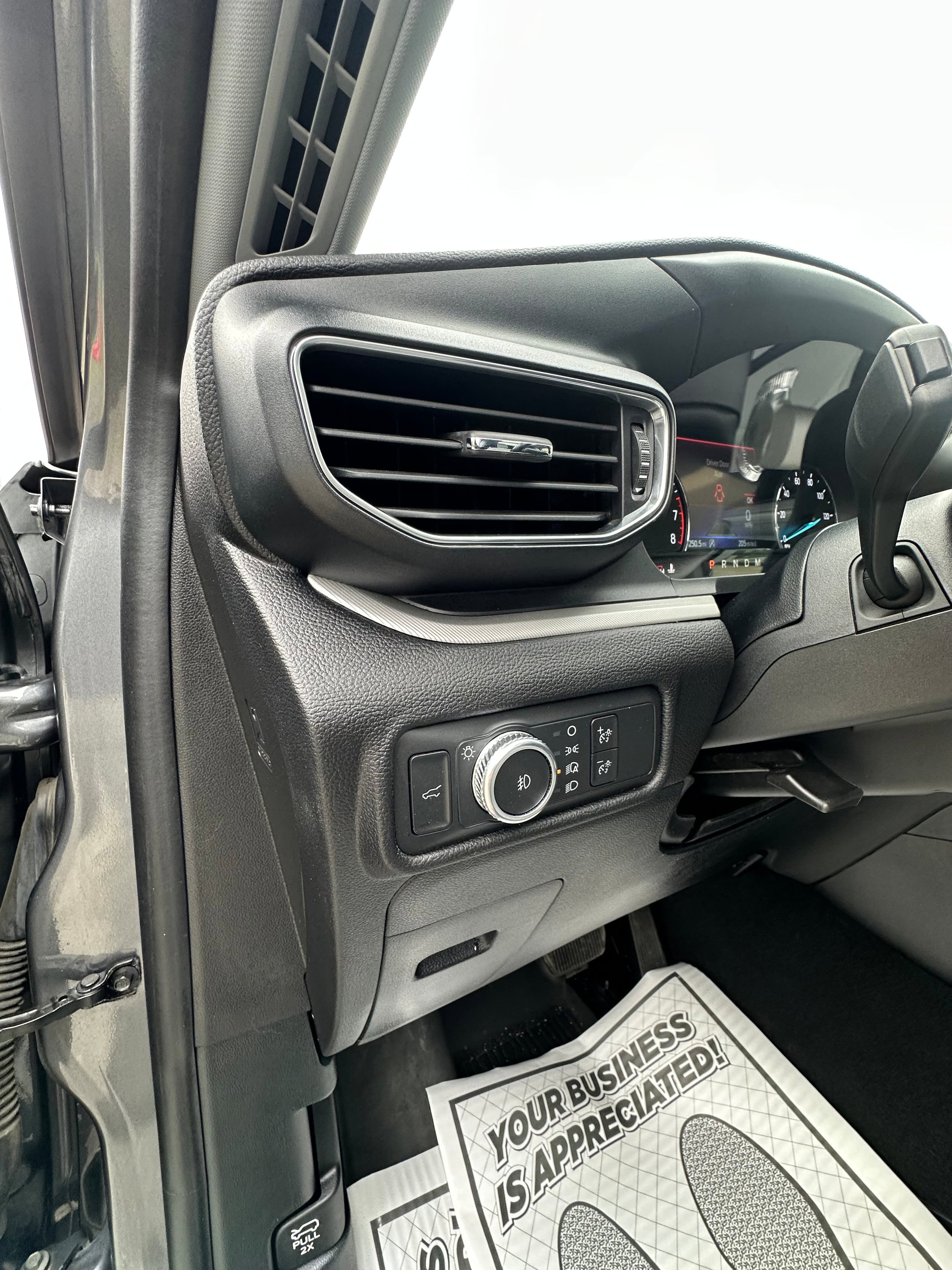 Used 2021 Ford Explorer XLT w/ Equipment Group 202A AWD/4WD image 11