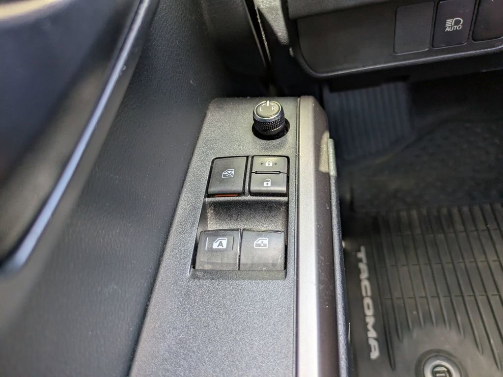 Used 2018 Toyota Tacoma SR5 image 21