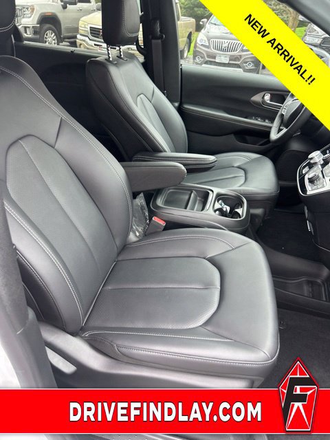 Used 2027 Chrysler Pacifica Select FWD image 6