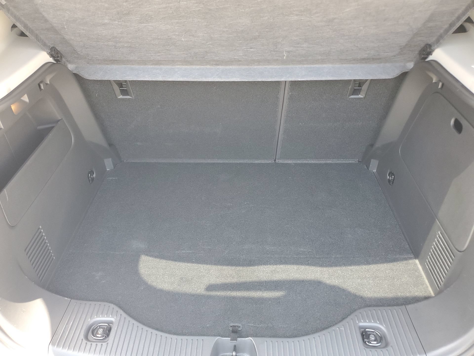 Used 2022 Buick Encore Preferred w/ Safety Package FWD image 8