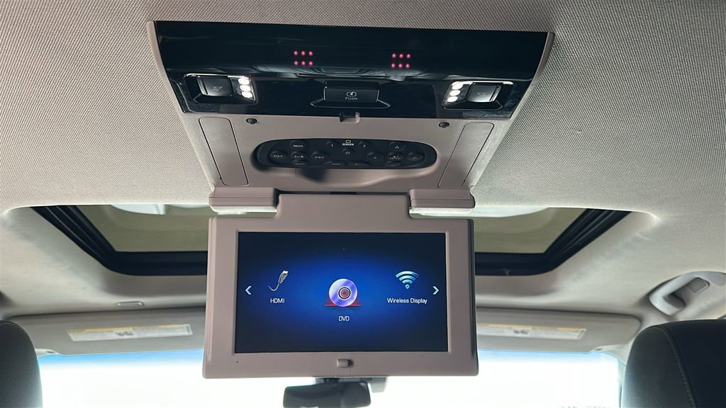 Used 2018 Cadillac Escalade Premium Luxury image 31