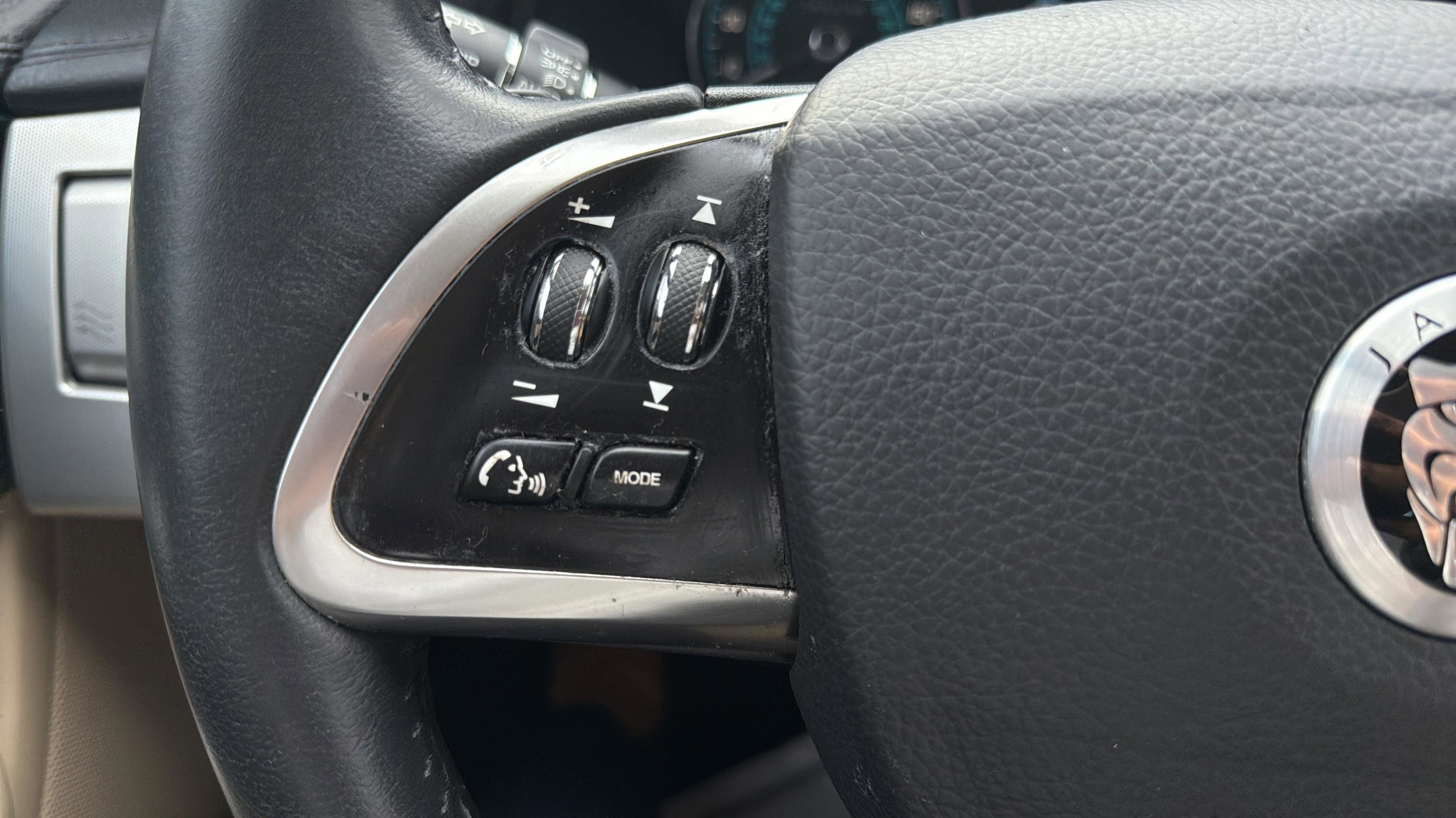 Used 2012 Jaguar XF image 24