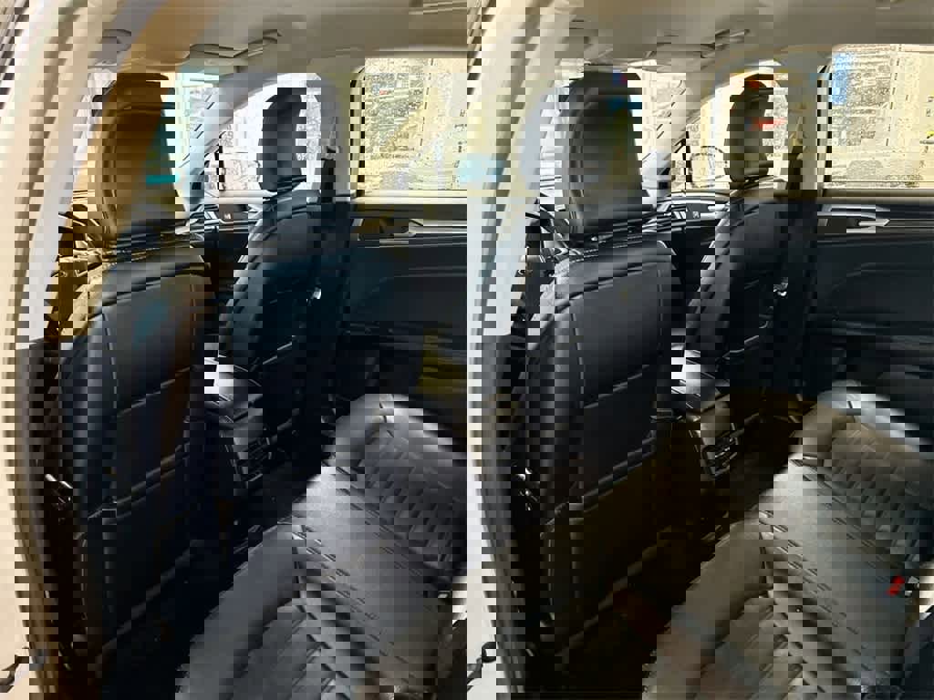 Used 2017 Ford Fusion SE image 19