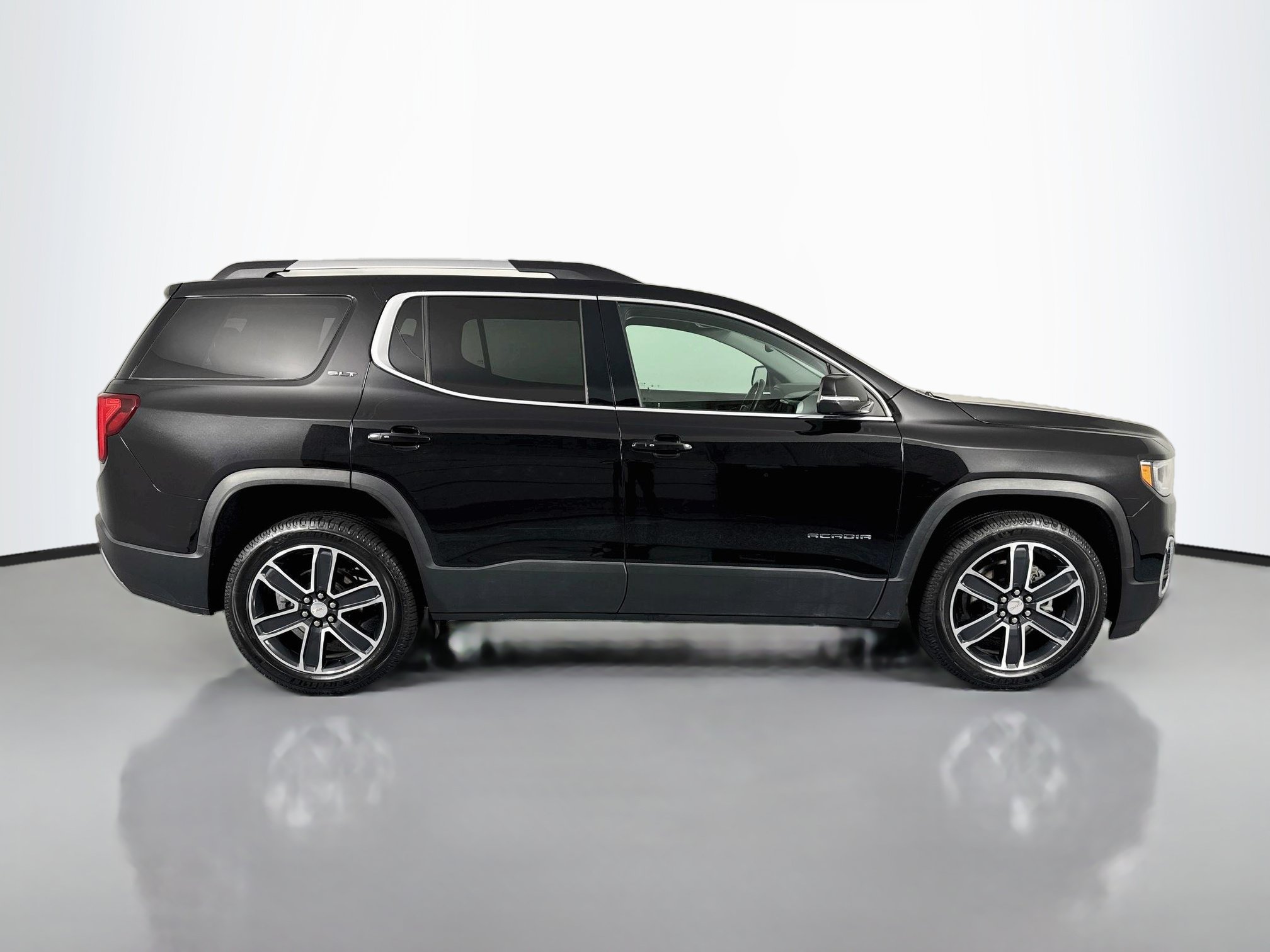 Used 2021 GMC Acadia SLT w/ Technology Package FWD image 4