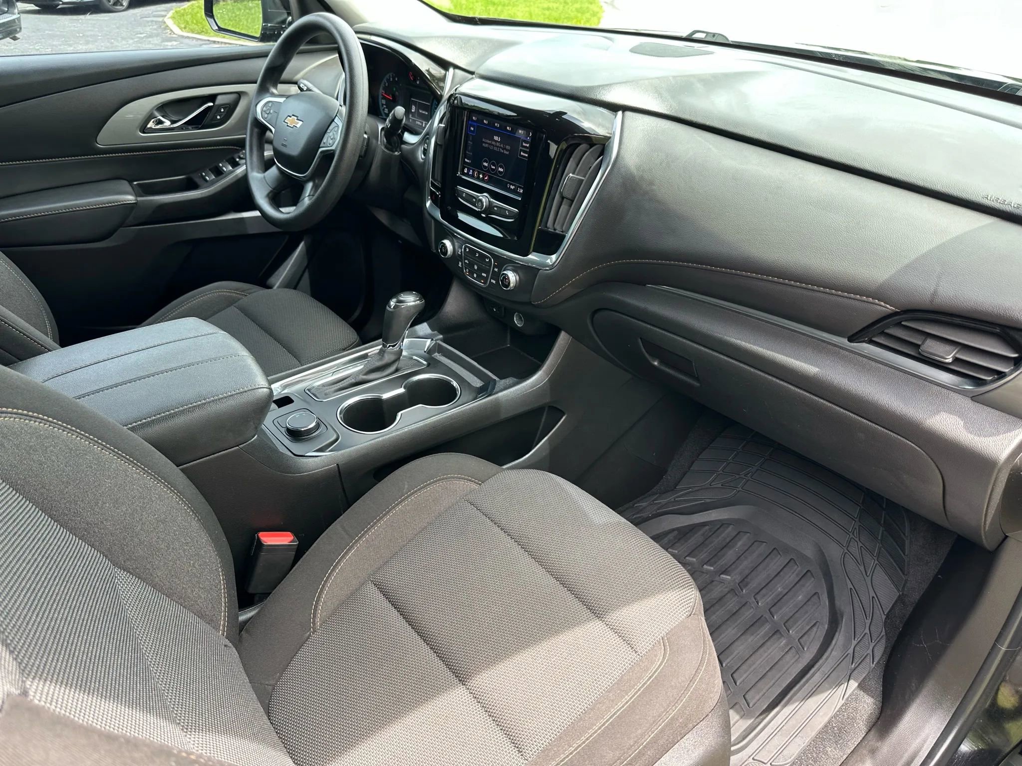 Used 2020 Chevrolet Traverse LS image 13