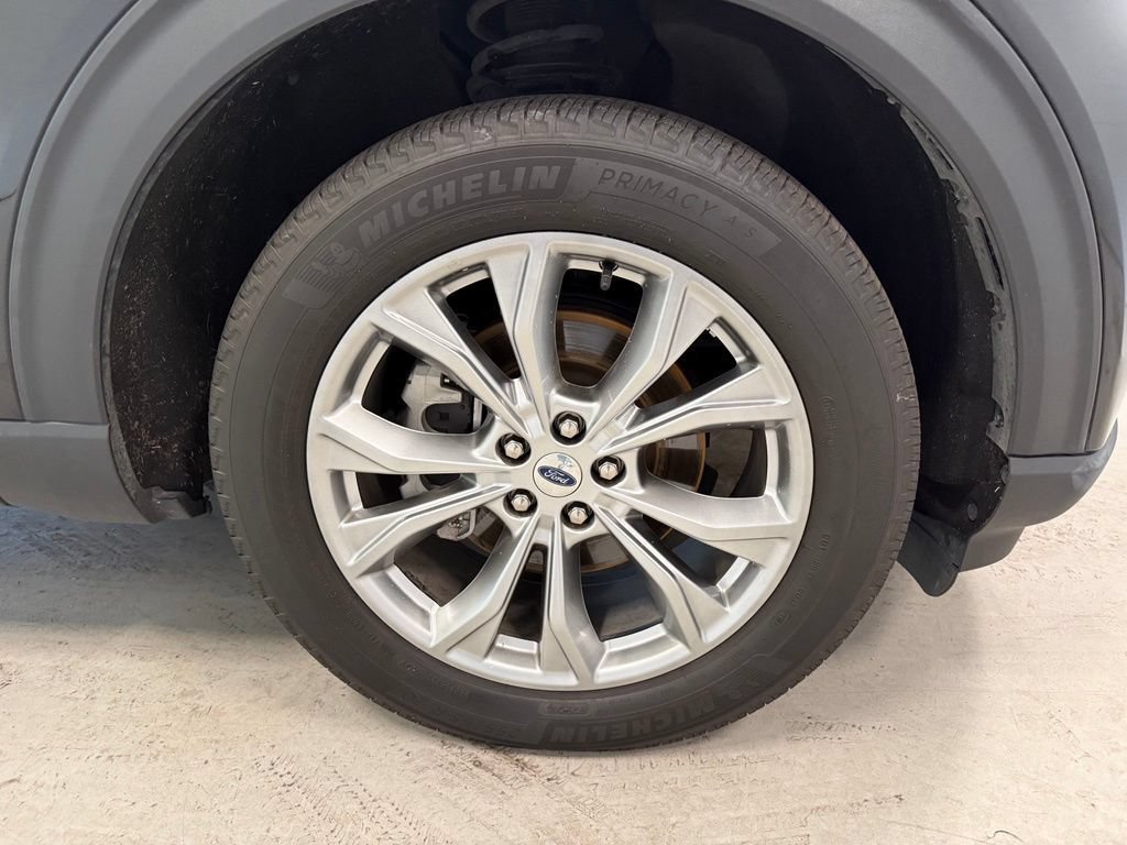 Used 2024 Ford Explorer XLT w/ Equipment Group 202A AWD/4WD image 39