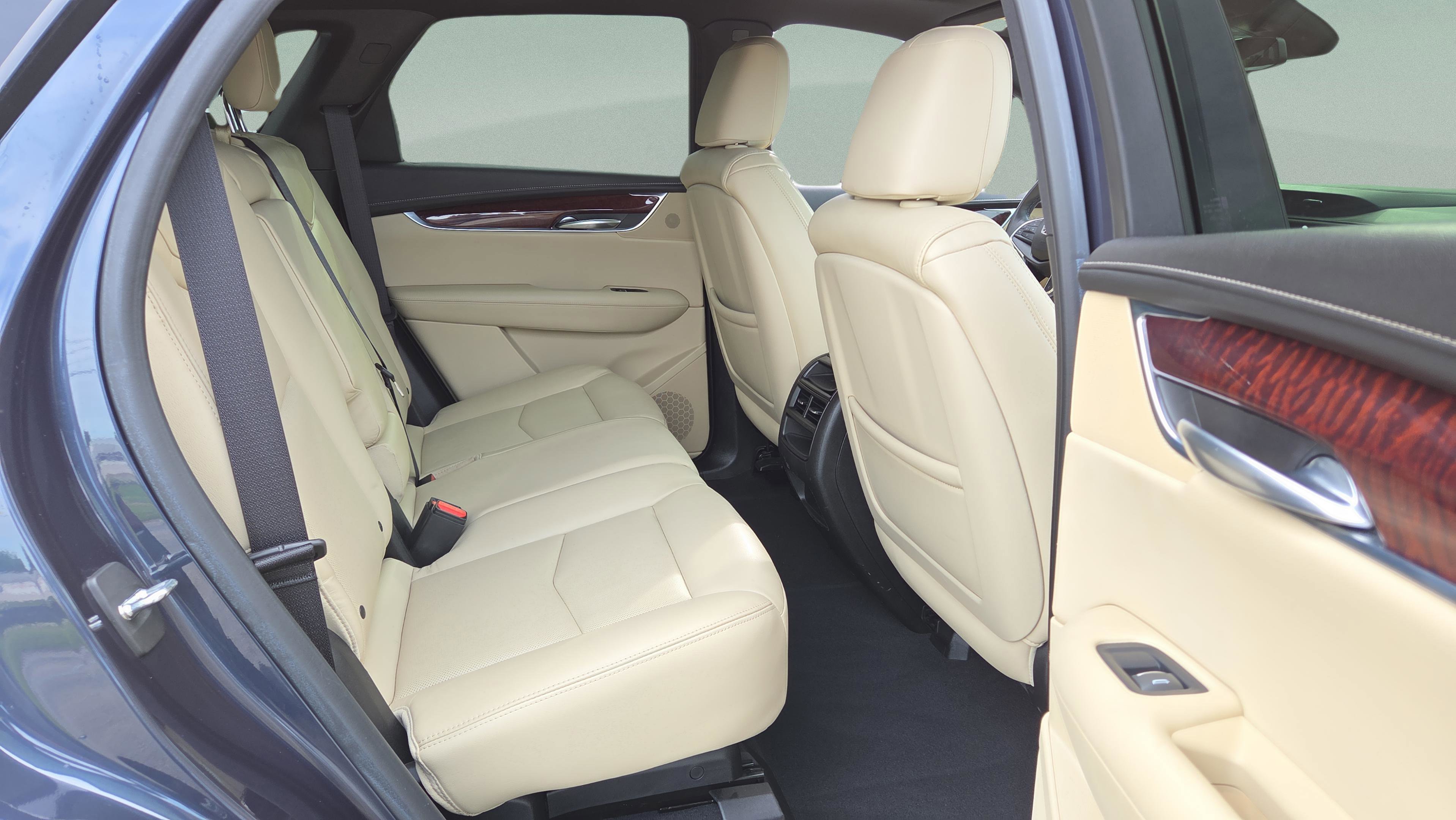 Used 2018 Cadillac XT5 Luxury w/ Driver Awareness Package FWD image 19