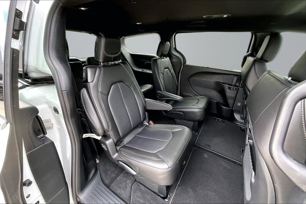 New 2026 Chrysler Pacifica Select FWD image 18