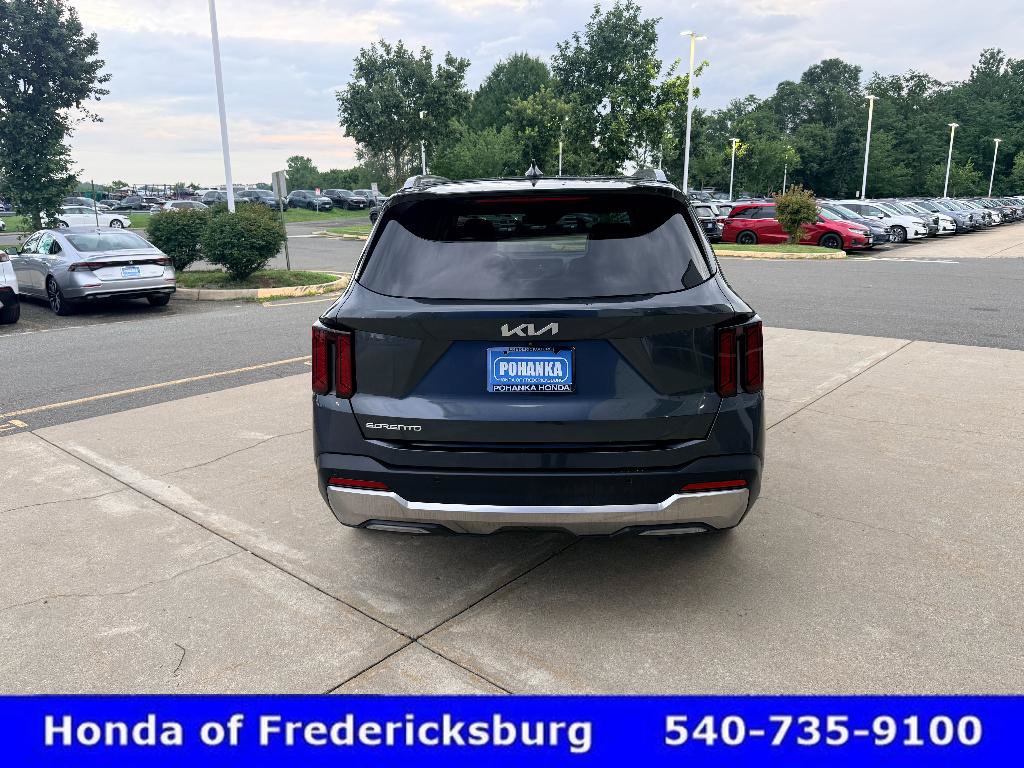 Used 2025 Kia Sorento EX w/ Panoramic Sunroof Package FWD image 5